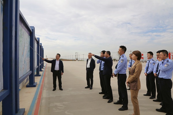 参观调研尊龙凯时工程开发建设情况.jpg